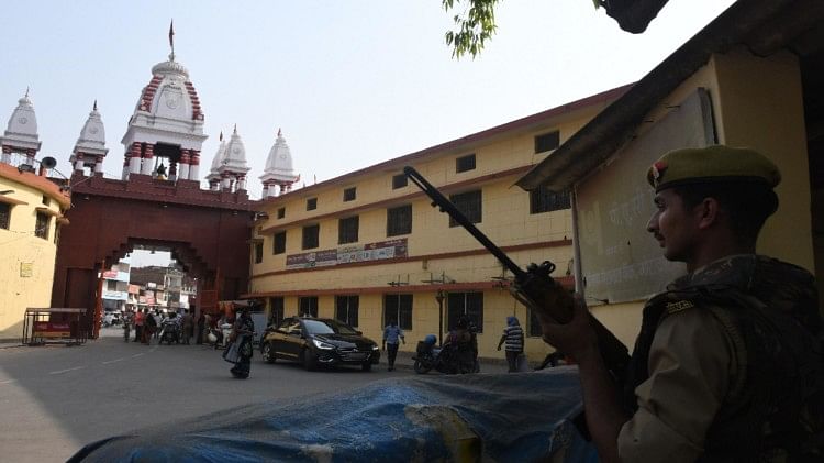 यूपी: गोरखनाथ-मंदिर-में-315-बोर-के-कारतूस-के-साथ-पकड़े-गए दो-लोग,-झारखंड-से-रिश्तेदार-के-घर-थे-आए,-पूछताछ-जारी