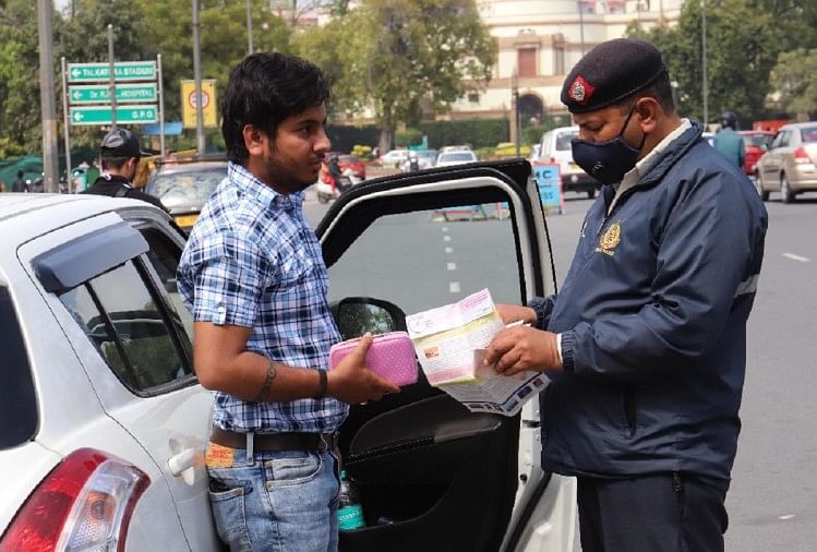 delhi-pollution:-बिना-पीयूसी-प्रमाणपत्र-के-ड्राइविंग-पर-पुलिस-सख्त,-4700-से-ज्यादा-वाहनों-पर-लगाया-जुर्माना