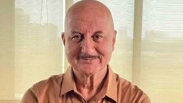 anupam-kher:-अनुपम-खेर-ने-पूरी-की-‘विजय-69’-की-शूटिंग,-फिल्म-की-टीम-के-साथ-केक-काटकर-मनाया-जश्न