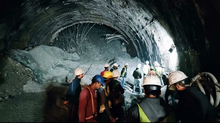 uttarkashi-tunnel-collapse-live:-सीएम-धामी-उत्तरकाशी-के-लिए-रवाना,-वॉकी-टॉकी-से-किया-जा-रहा-मजदूरों-से-संपर्क