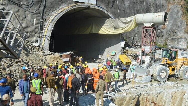 uttarkashi-tunnel-collapse:-सुरंग-में-ड्रिलिंग-का-काम-शुरू,-विशेषज्ञ-बोले-आज-निकल-सकते-हैं-सभी-40-मजदूर