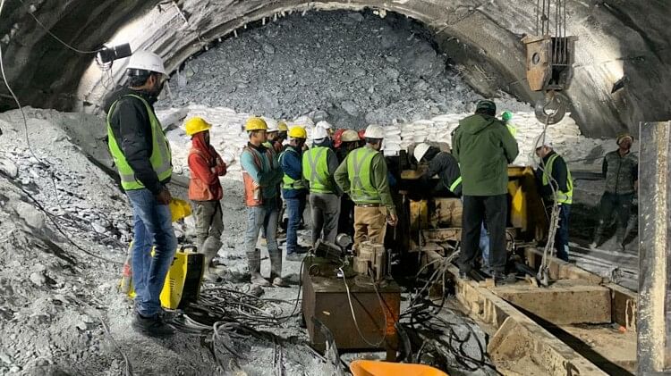 uttarkashi-tunnel-collapse:-मशीन-में-खराबी-से-रेस्क्यू-ऑपरेशन-प्रभावित,-72-घंटे-से-सुरंग-में-फंसे-हैं-मजदूर