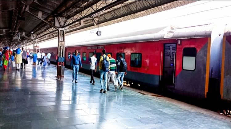 railways:-अप्रैल-अक्टूबर-के-बीच-3902-करोड़-लोगों-ने-की-ट्रेन-से-यात्रा,-95.3%-ने-नॉन-एसी-क्लास-में-किया-सफर