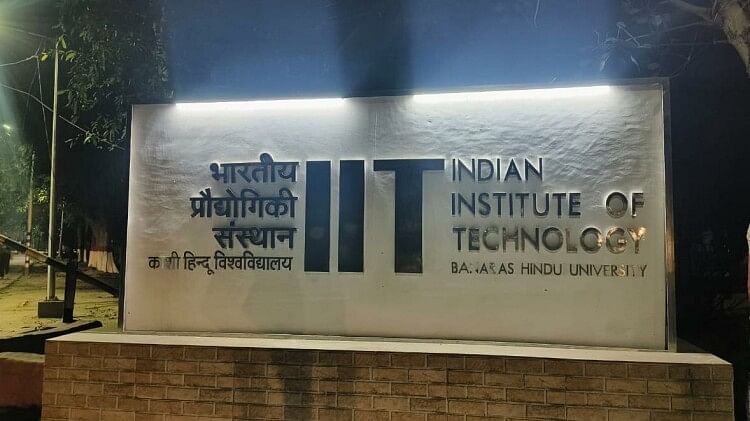 iit-bhu:-बीएचयू-कैंपस-की-सुरक्षा-अब-सेना-के-रिटायर्ड-ऑफिसर्स-के-हवाले,-तैनात-होंगे-10-पूर्व-सैन्य-अधिकारी