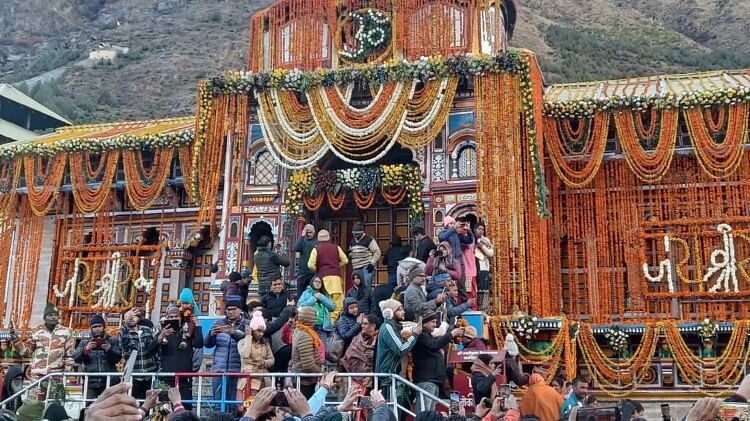 badrinath:-शीतकाल-के-लिए-बंद-हुए-धाम-के-कपाट,-गूंजे-जय-बदरीविशाल-की-जयकारे,-चारधाम-यात्रा-का-भी-समापन