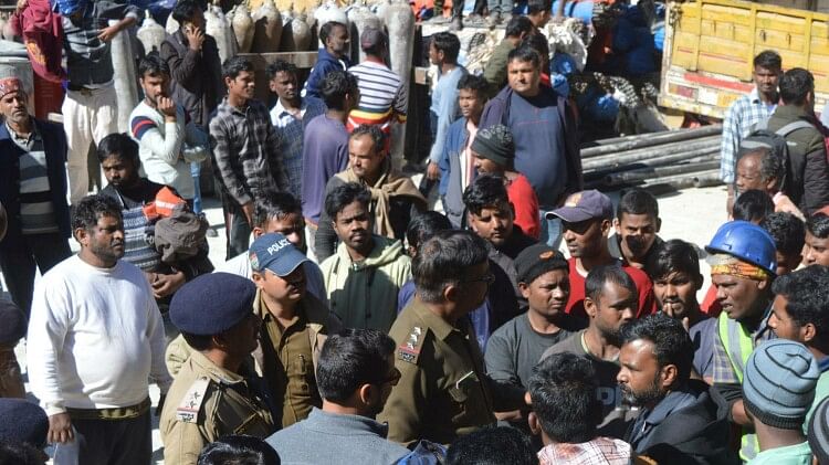 uttarkashi-tunnel-collapse-live:-अंदर-फंसे-श्रमिक-बोले-तुम-काम-कर-भी-रहे-या-झूठ-बोल-रहे-हो…41-जिंदगियां-कैद