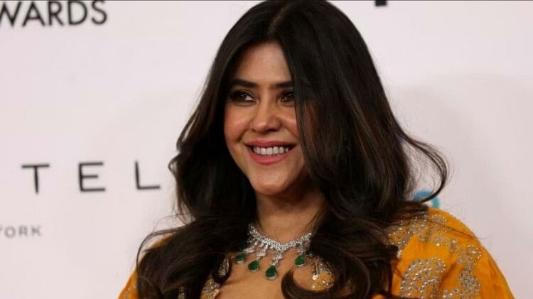 ekta-kapoor:-‘मेरे-बेटे-का-ध्यान-रखने-के-लिए-शुक्रिया’,-एमी-जीतने-पर-एकता-कपूर-ने-भाई-और-पिता-का-किया-धन्यवाद