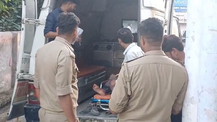 road-accident:-एटा-में-दर्दनाक-हादसा,-बेकाबू-कार-डिवाइडर-से-टकराई,-दो-मासूम-सहित-चार-की-मौत