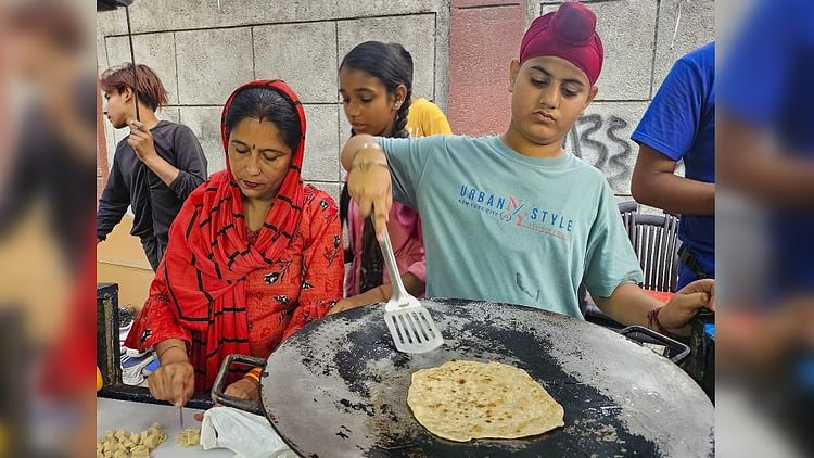 delhi:-पिता-के-निधन-के-बाद-एग-रोल-बेच-रहा-10-साल-का-जसप्रीत,-आनंद-महिंद्रा-ने-बढ़ाया-मदद-का-हाथ