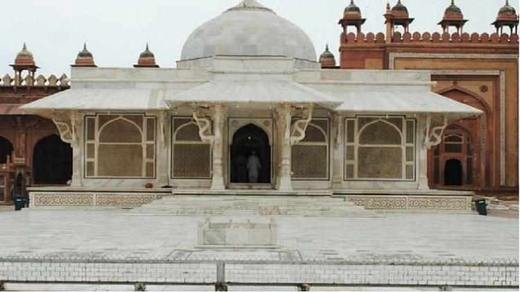 up:-दरगाह-है-या-कामाख्या-देवी-का-मंदिर?-फतेहपुर-सीकरी-के-लिए-आगरा-की-अदालत-में-दाखिल-हुई-नई-याचिका