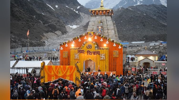 kedarnath:-कल-खुलेंगे-कपाट…20-कुंतल-फूलों-से-सजा-मंदिर,-जमकर-झूमे-डोली-संग-पहुंचे-हजारों-श्रद्धालु,-तस्वीरें